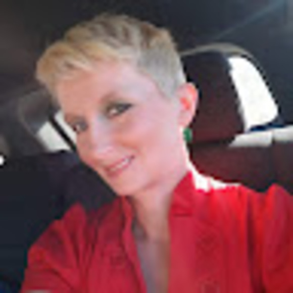 Meet your Posher, Erin - Picture 1 of 1